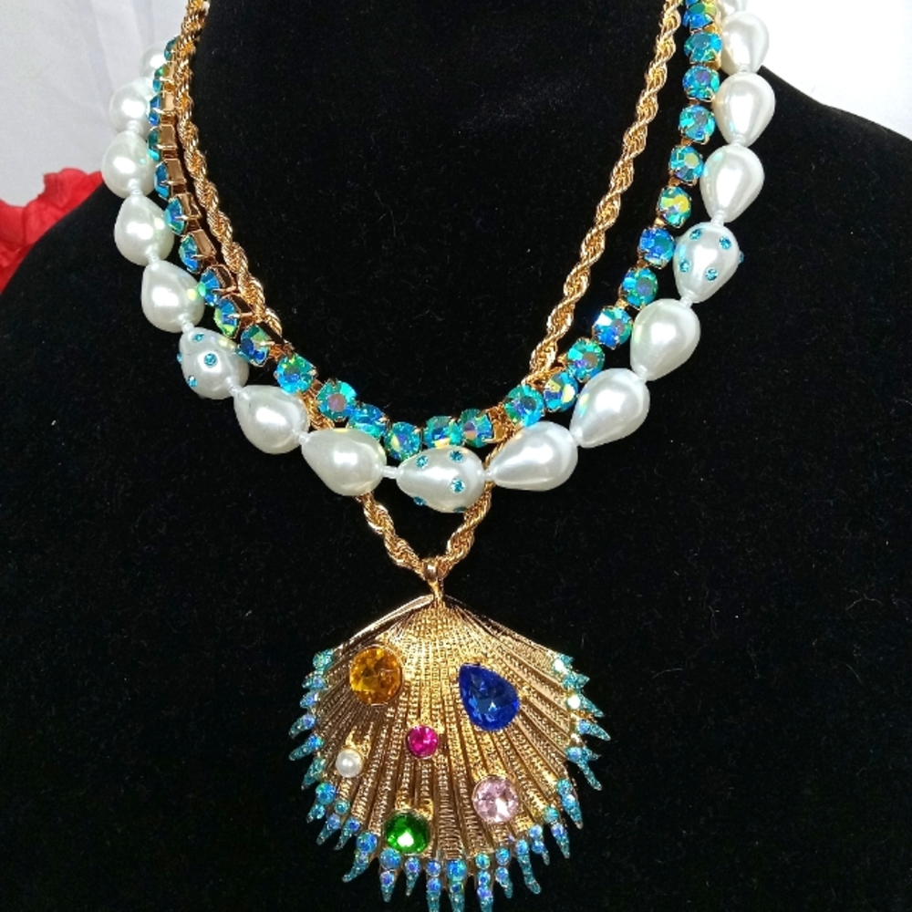 Betsey johnson shell necklace trio